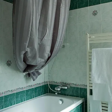 Les Amandiers Hotell 2*