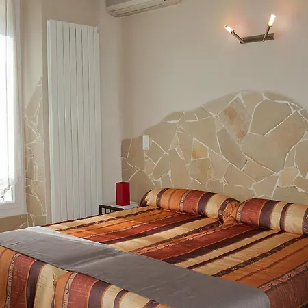 Hotell Les Amandiers 2*