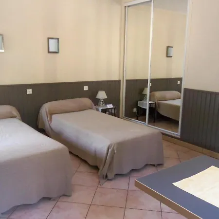 Les Amandiers Hotell 2*